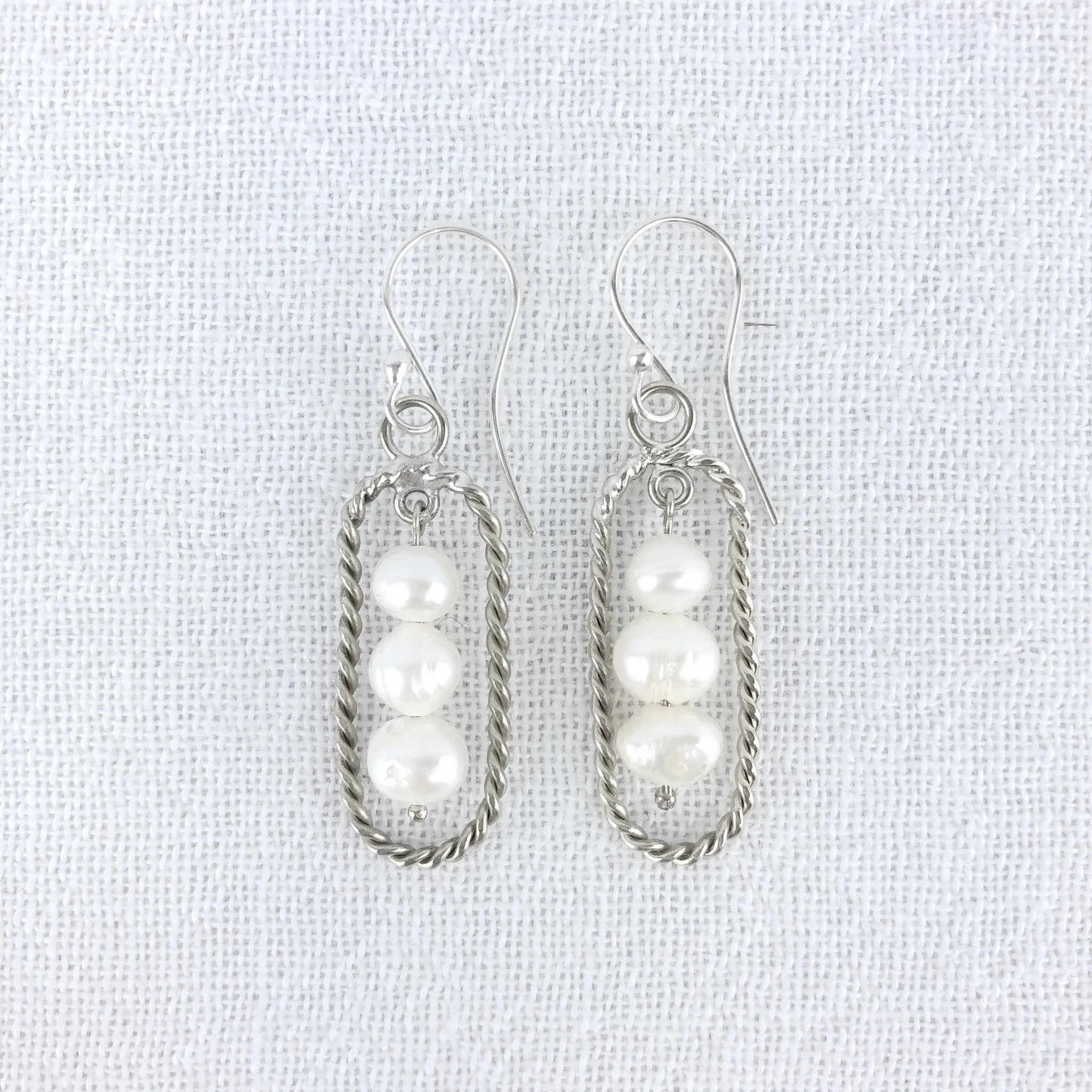 Perla Trio Pearl Earrings